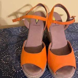 Comfortable orange platforms.